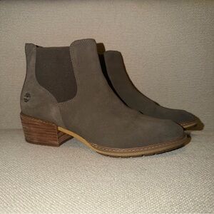 TIMBERLAND Sutherlin Bay Chelsea Ankle Heeled Boots Olive Green Suede Womens 9.5